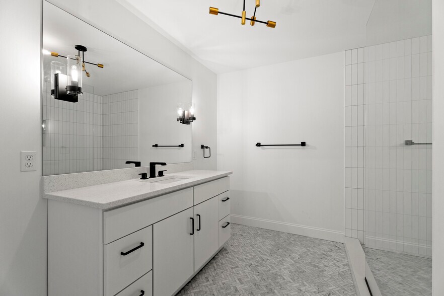 More Photos Of 44 Williams Ave, Mystic General Retail For Sale