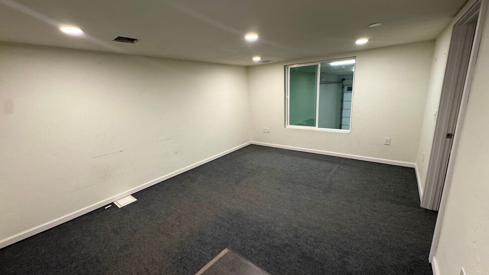 More Photos Of 308 W State Highway 152, Mustang Light Distribution For Lease