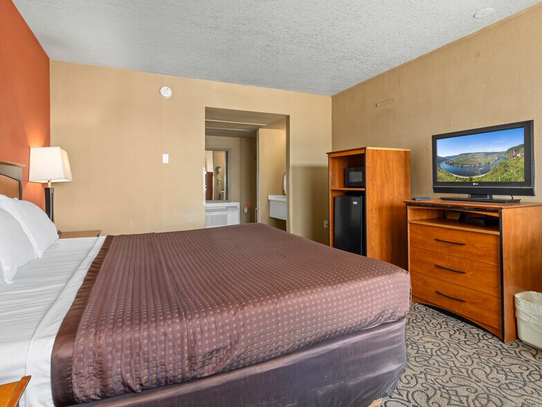 More Photos Of 1208 N Colorado Ave, Brush Hotel For Sale