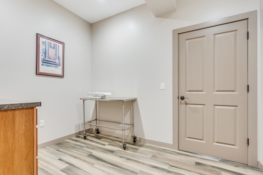 More Photos Of 321 Warren Ave, Stirling Light Manufacturing For Sale