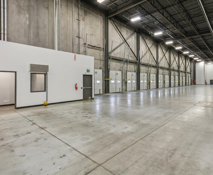 More Photos Of 100 Ironside Dr, Brampton Distribution For Lease