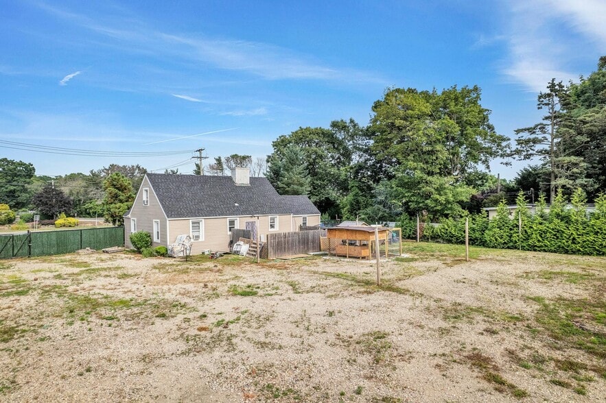 More Photos Of 557 Deer Park Rd, Dix Hills Flex For Sale