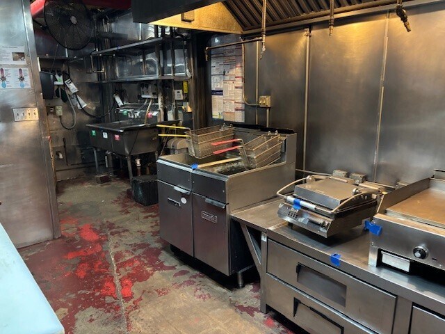 More Photos Of 3101 N Clybourn Ave, Chicago Restaurant For Lease