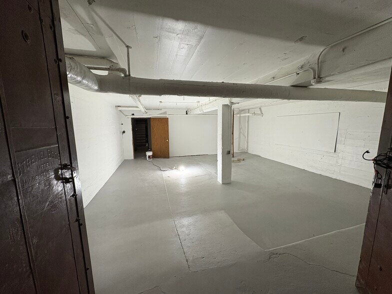 More Photos Of 1549 University Ave W, Saint Paul Office For Lease