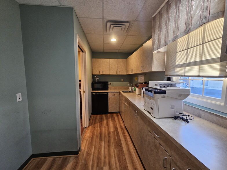 More Photos Of 32 Church St, Flemington Office Residential For Lease