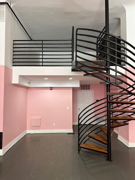 More Photos Of 407 N Charles St, Baltimore Apartments For Lease