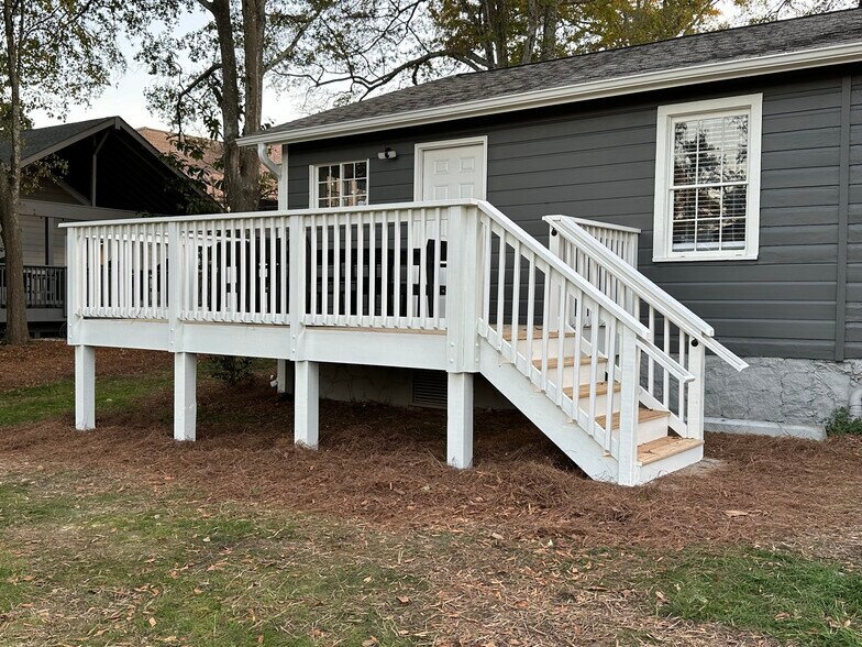 More Photos Of 41 Woodstock Rd, Roswell Office For Lease