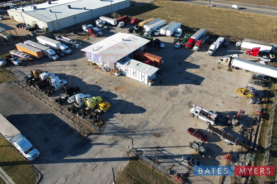 Primary Photo Of 1801 Commerce St, Garland Truck Terminal For Lease