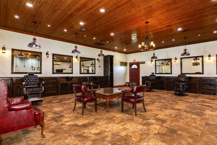 More Photos Of 1228 E Mulberry St, Angleton Bar For Sale