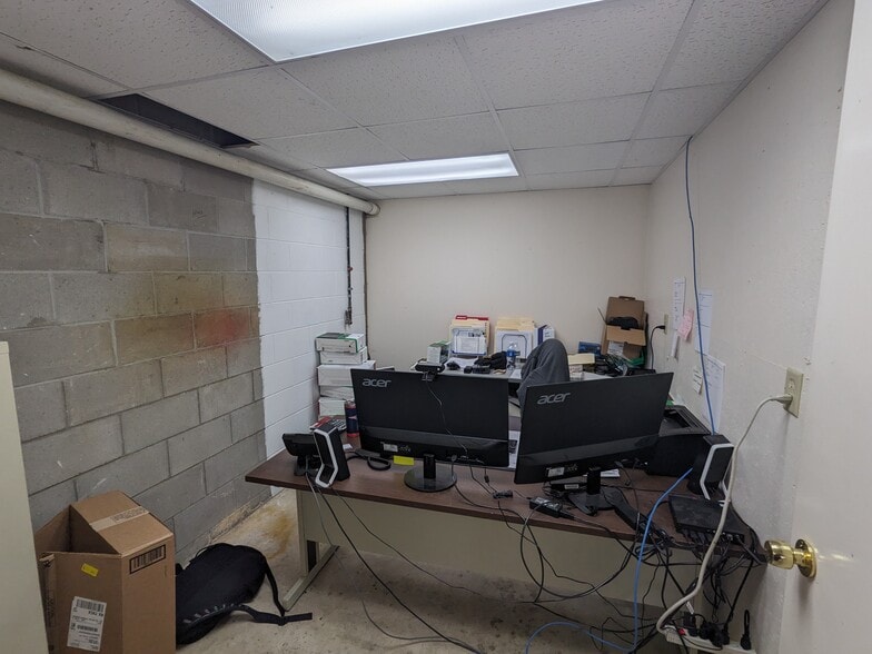 More Photos Of 3311 South Airport Rd, Traverse City Storefront Retail Office For Lease