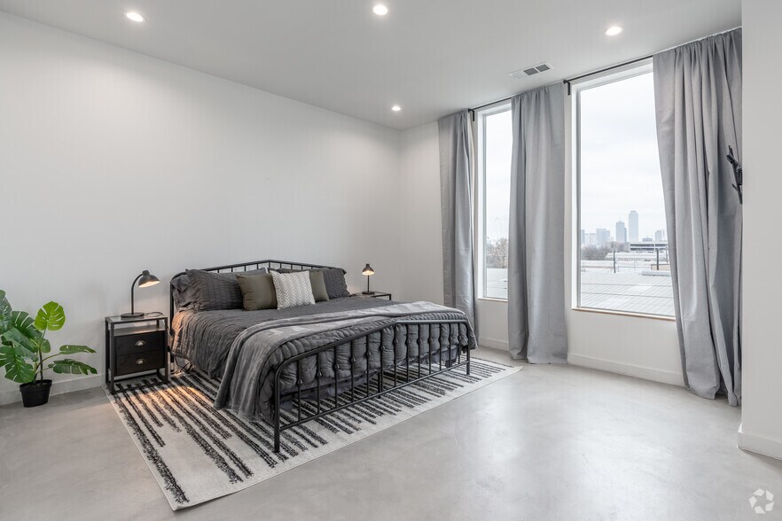 More Photos Of 707 W Commerce St, Dallas Apartments For Sale