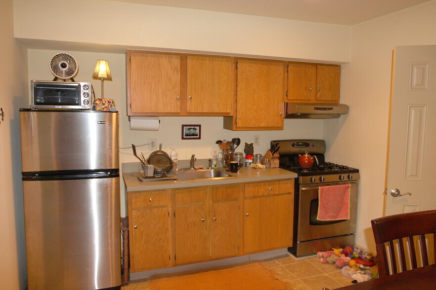 More Photos Of 15 E Bridge St, New Hope Storefront Retail Residential For Sale