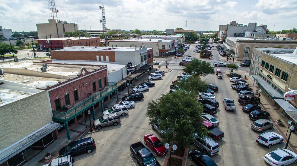More Photos Of 211 N Main St, Bryan Storefront Retail Residential For Lease