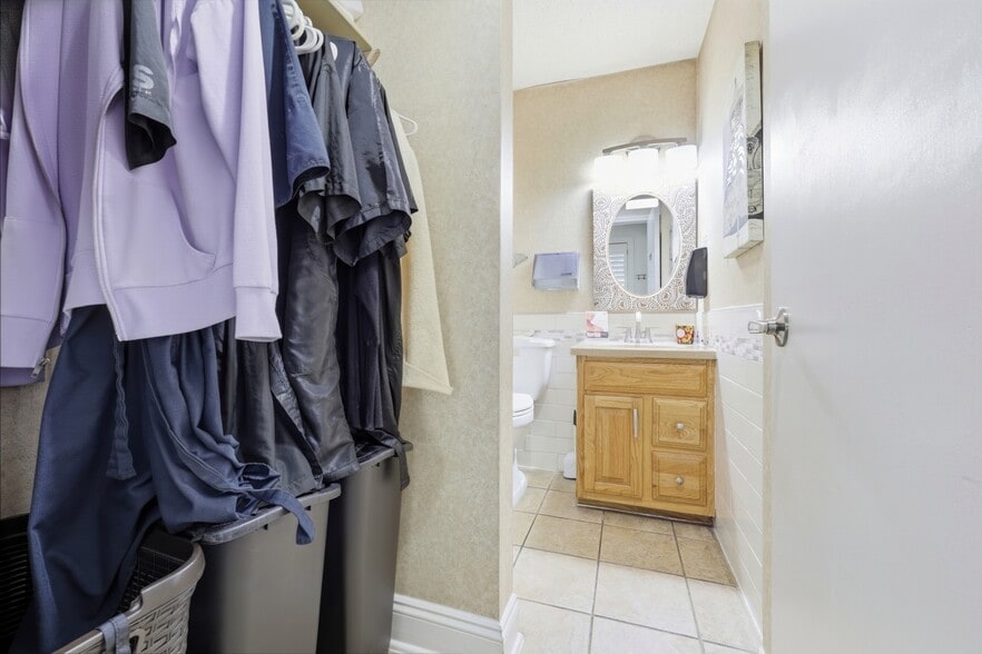 More Photos Of 3683 Crown Point Rd, Jacksonville Storefront Retail Office For Sale