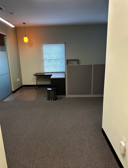 More Photos Of 204 Warren Ave, Ho-Ho-Kus Freestanding For Lease