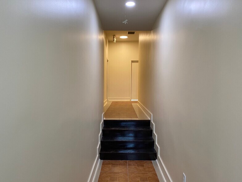 More Photos Of 219 N 21st Ave, Hollywood Storefront Retail Office For Sale