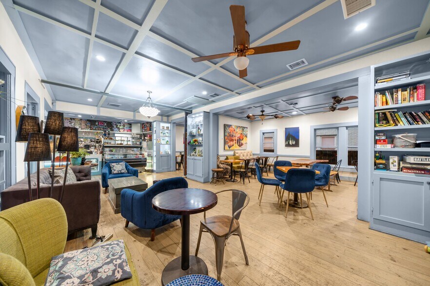 More Photos Of 1030 Heights Blvd, Houston General Retail For Sale