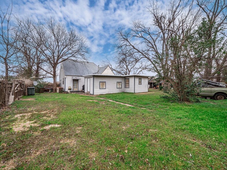 More Photos Of 201 S Highway 183, Leander Flex For Sale