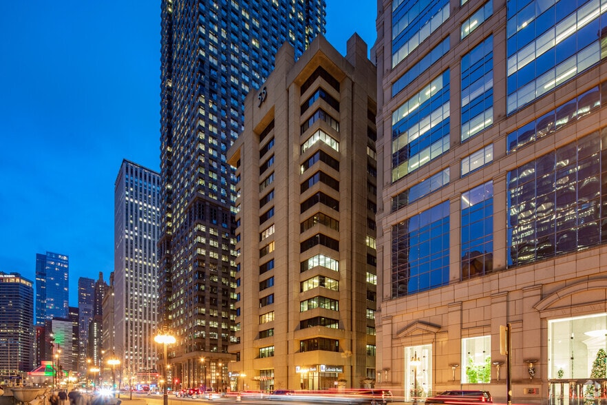 More Photos Of 55 W Wacker Dr, Chicago Office For Lease