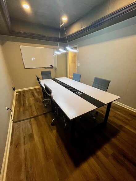 More Photos Of 127 Hemlock St, Columbus Office For Sale