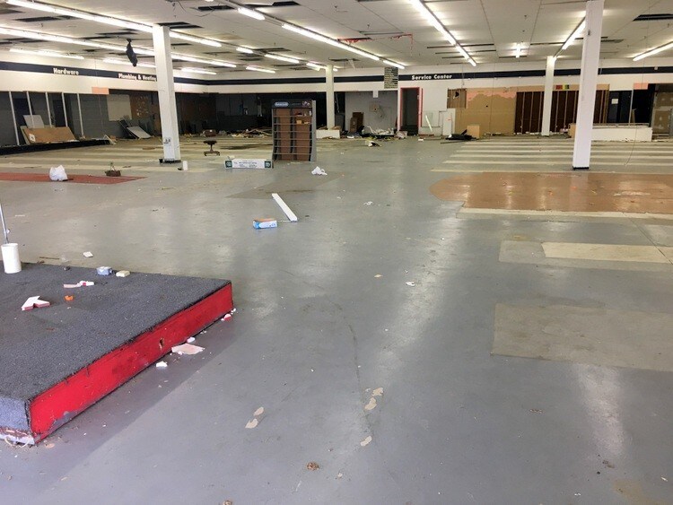 More Photos Of 250-600 Covered Vlg, Belding Storefront For Lease