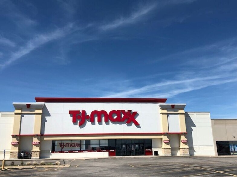 More Photos Of 6920-6930 W Kellogg Dr, Wichita Freestanding For Lease