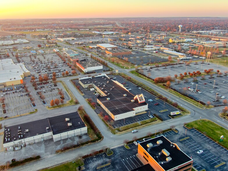 More Photos Of 410 Southtown Blvd, Owensboro Storefront For Lease
