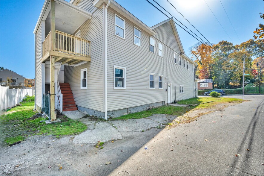 More Photos Of 121 Hillview Ave, Waterbury Apartments For Sale