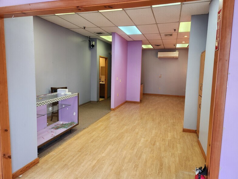 More Photos Of 253-255 Main St, Webster Loft Creative Space For Lease