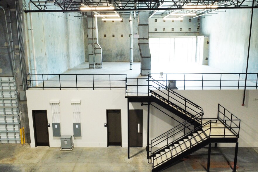 More Photos Of 5415 South Loop E, Houston Distribution For Lease