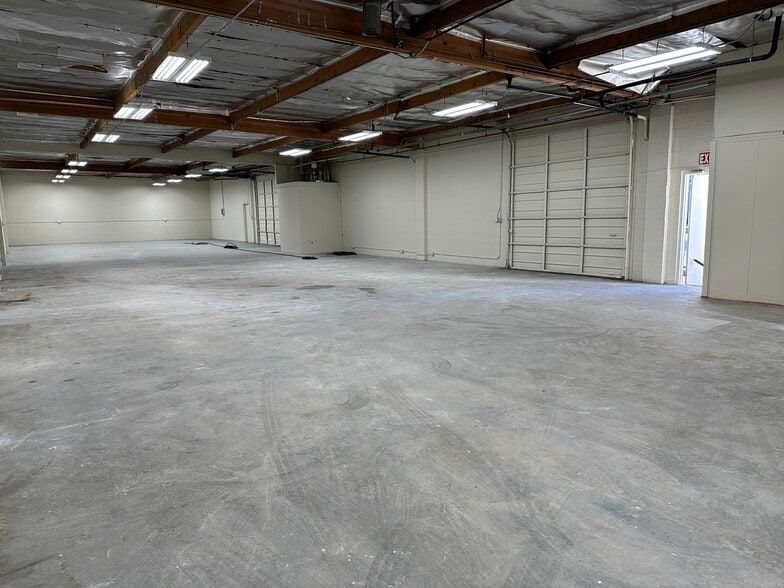 More Photos Of 7456 Valjean Ave, Van Nuys Warehouse For Lease