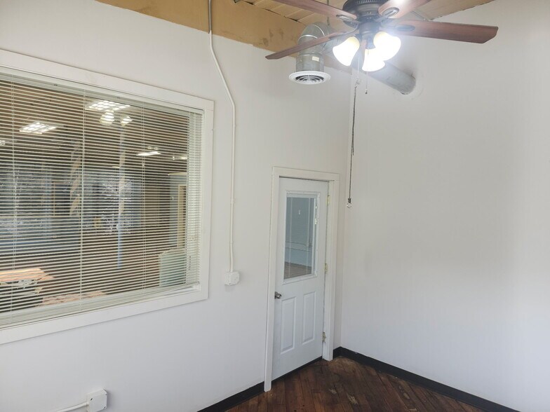 More Photos Of 1548 Burden Lake Rd, Averill Park Warehouse For Lease