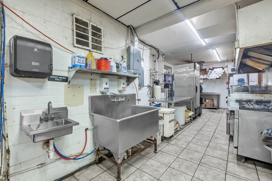 More Photos Of 2201 Kermit Hwy, Odessa Restaurant For Sale