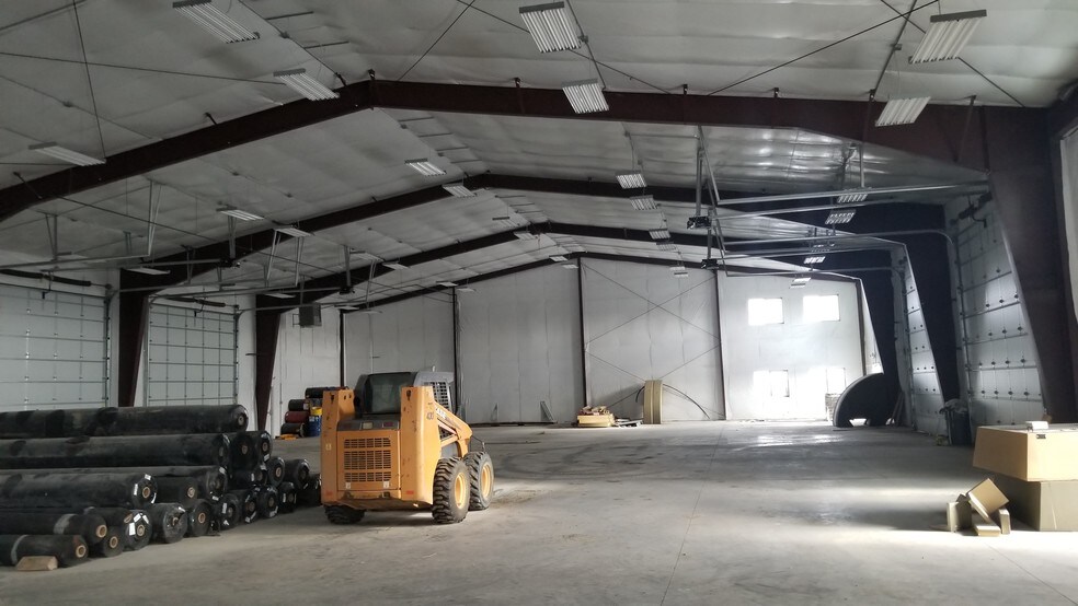 More Photos Of 6414 Wickum Rd, Williston Warehouse For Lease