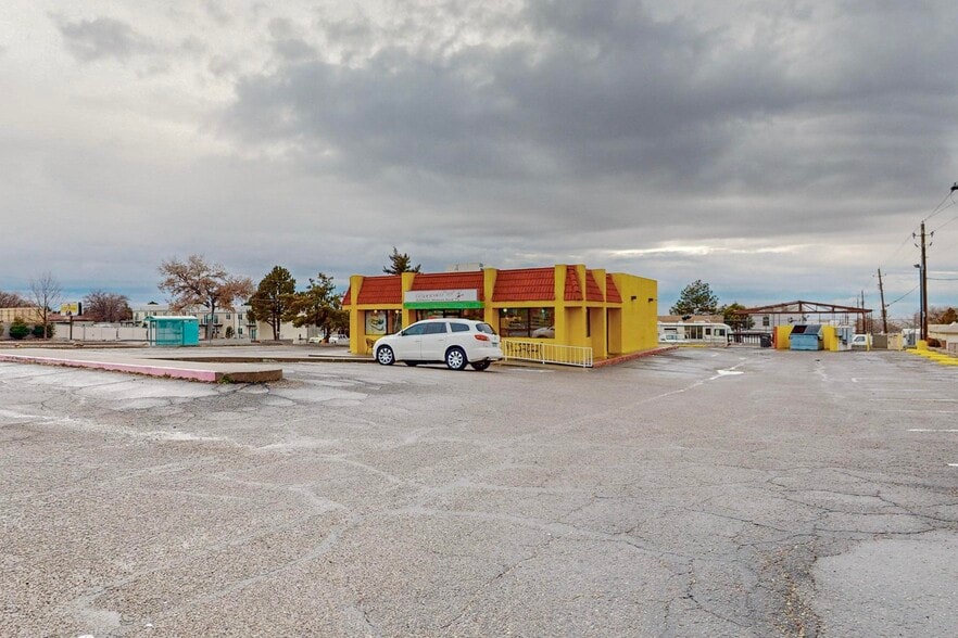 More Photos Of 2130-2301 Chelwood Park Blvd NE, Albuquerque Fast Food For Lease