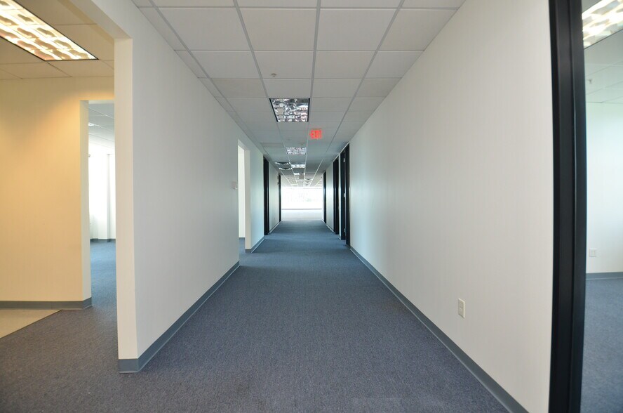 More Photos Of 7900 N Sam Houston Pky W, Houston Office For Lease
