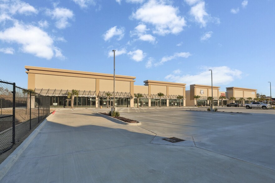More Photos Of 3300 Bayport Blvd, Seabrook Storefront For Lease