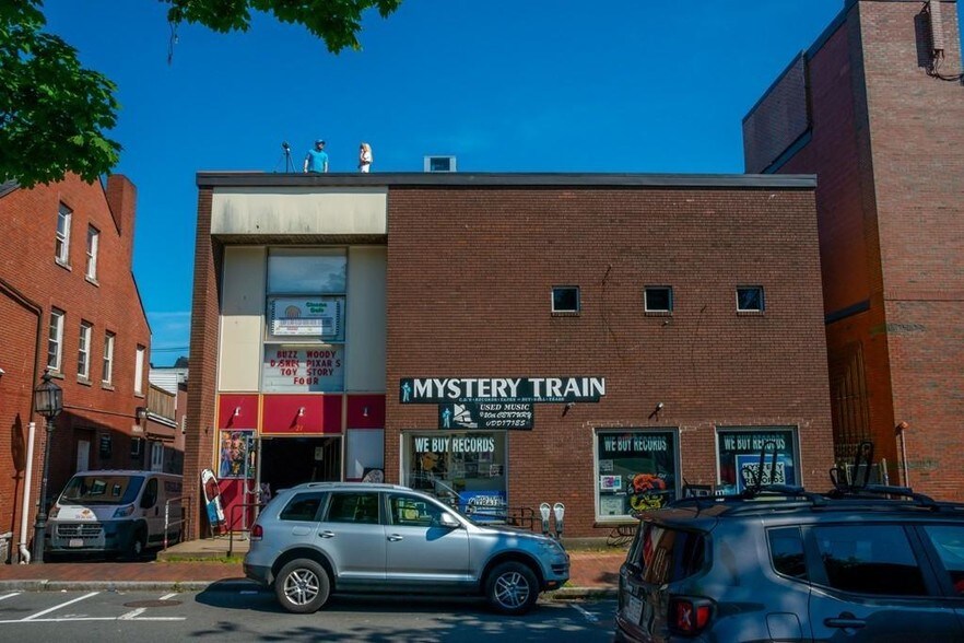 More Photos Of 21-23 Main St, Gloucester Movie Theatre For Lease