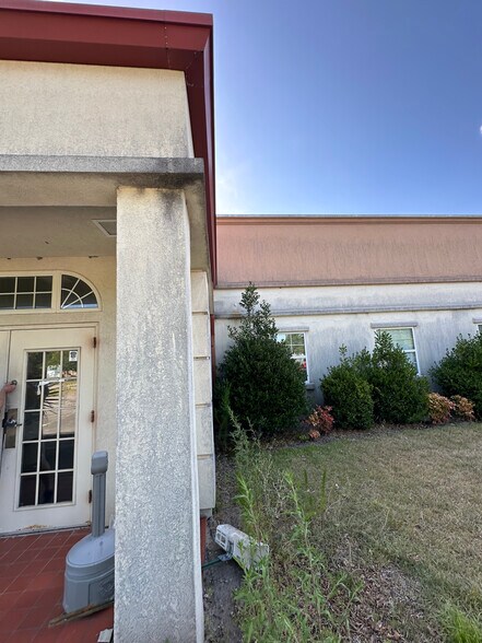 More Photos Of 3200 Wellons Blvd, New Bern Office For Sale