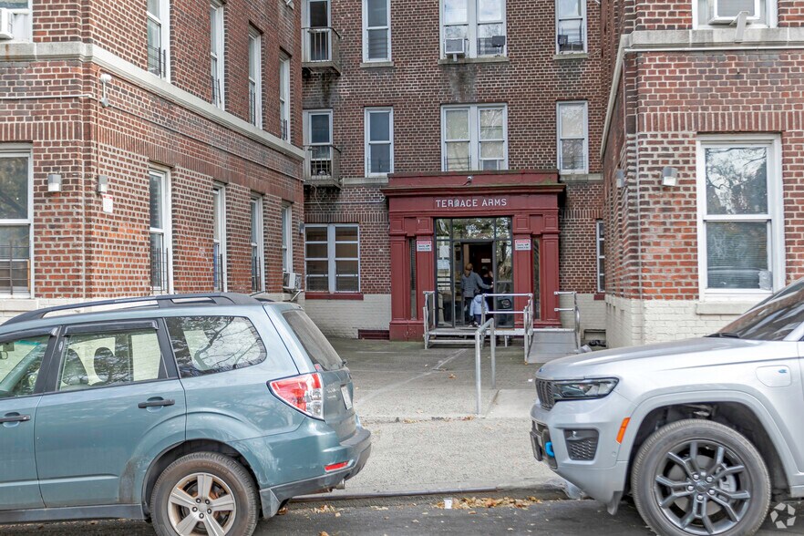 More Photos Of 1860 Billingsley Ter, Bronx Apartments For Sale