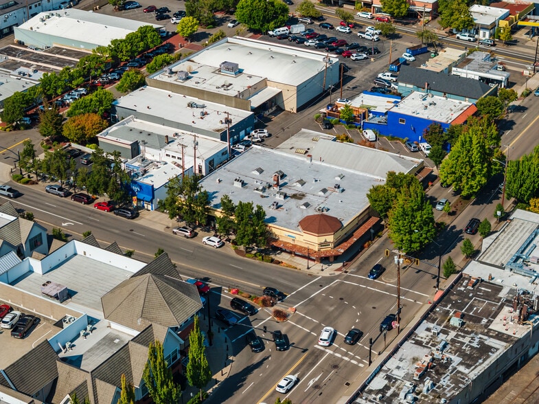 More Photos Of 402 N State St, Lake Oswego Storefront For Sale
