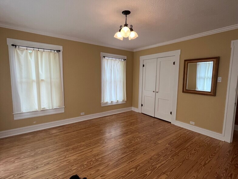 More Photos Of 1600 S Ford St, Llano Storefront Retail Office For Sale