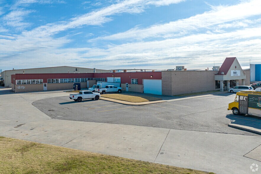 More Photos Of 330 N Macarthur Blvd, Oklahoma City Warehouse For Lease