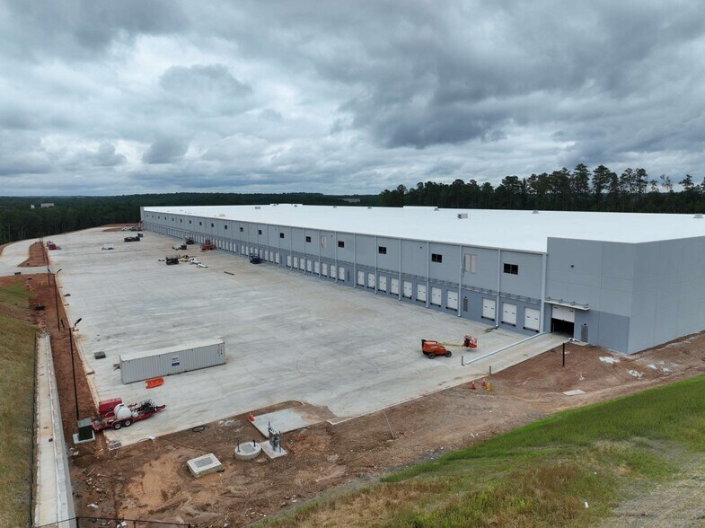 More Photos Of 506 Pegasus Pky, Lagrange Distribution For Lease