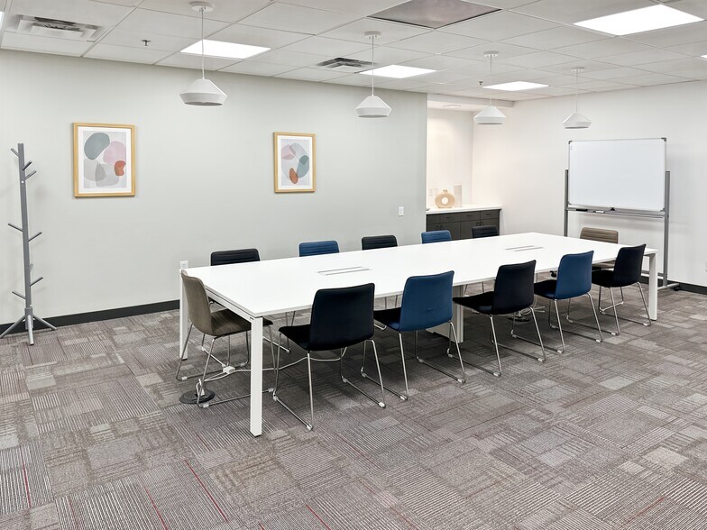 More Photos Of 300 W Clarendon Ave, Phoenix Coworking Space