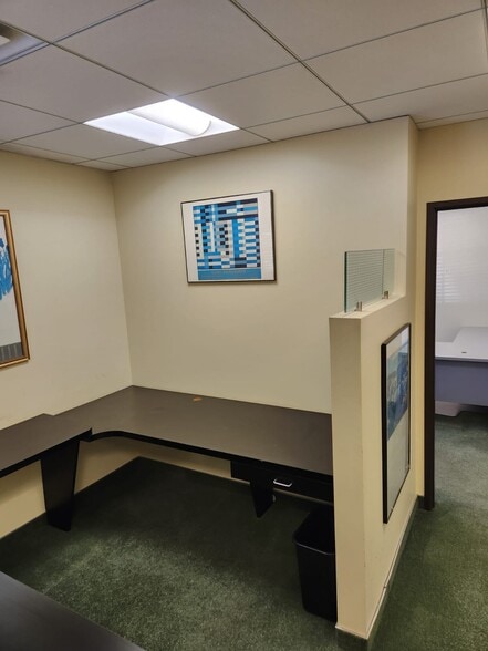 More Photos Of 348 E Olive Ave, Burbank Office For Lease