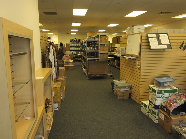 More Photos Of 2475 W Cheyenne Ave, North Las Vegas Light Manufacturing For Lease