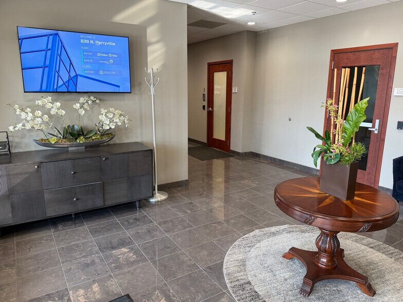 More Photos Of 839 N Perryville Rd, Rockford Office For Lease