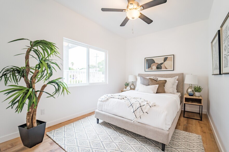 More Photos Of 6737-43 Thomson Ct, San Diego Apartments For Sale