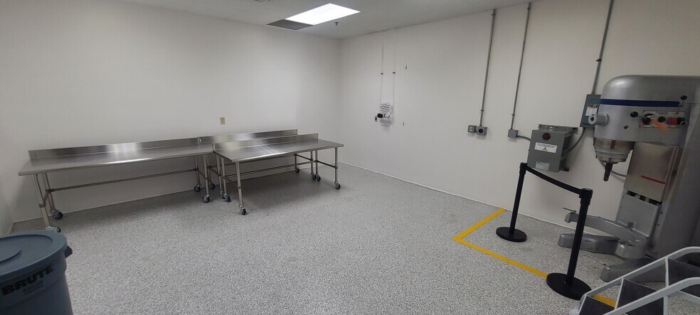 More Photos Of 2400 Pilot Knob Rd, Mendota Heights Light Manufacturing For Lease